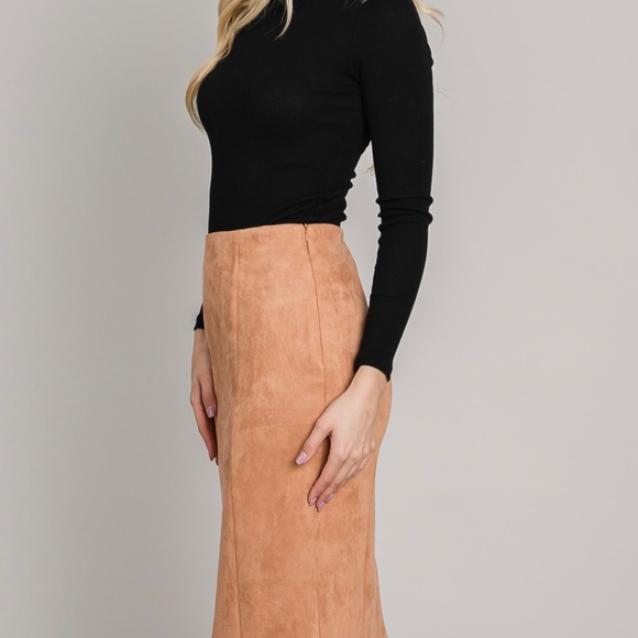 Stretch Butter Suede Fitted Skirt Nude Rose - Picture 2 of 4